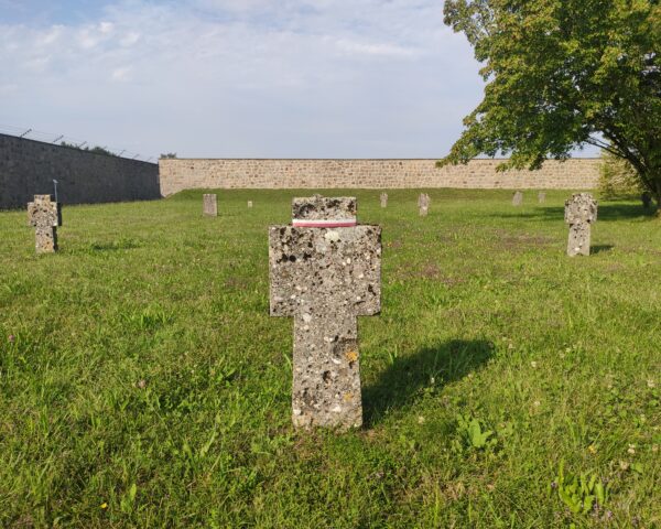 Były niemiecki nazistowski obóz koncentracyjny Mauthausen, masowy cmentarz; autor: Tomasz Cebulski
