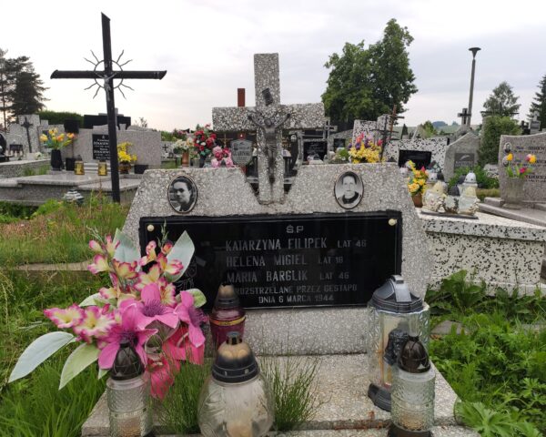 Grave of Katarzyna Filipek, Helena Migiel and Maria Barglik; author: Tomasz Cebulski