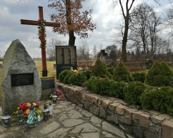 Szczurowa, das wahrscheinlich größte Massengrab von im Zweiten Weltkrieg ermordeten Roma im heutigen Polen. Autor: Bartosz Duszyński