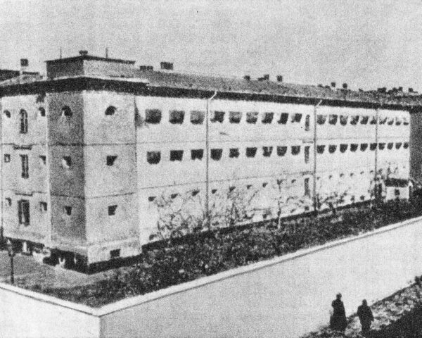Das Pawiak-Gefängnis vor 1939, von der Dzielna-Straße aus gesehen. Quelle: "Tygodnik Ilustrowany", Nr. 41, 13.10.1906, S. 911