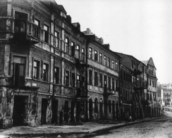 Ruins of the Jewish quarter, 1943 Szeroka Street; source: collection of Symcha Wajs; Photo Archive of the "Grodzka Gate - NN Theatre" Centre