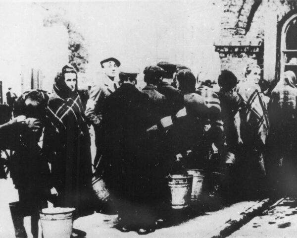 A well in the ghetto; source: collection of Symcha Wajs; Photo Archive of the "Grodzka Gate - NN Theatre" Centre